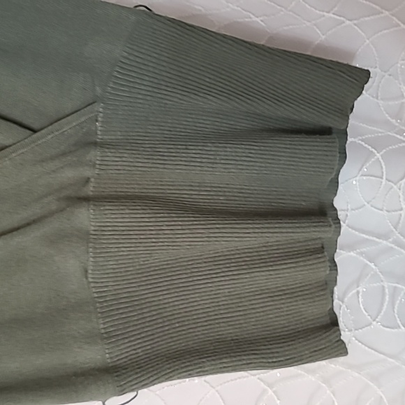 Say What? Vintage 90s short sleeve sweater with belt. - Picture 10 of 16